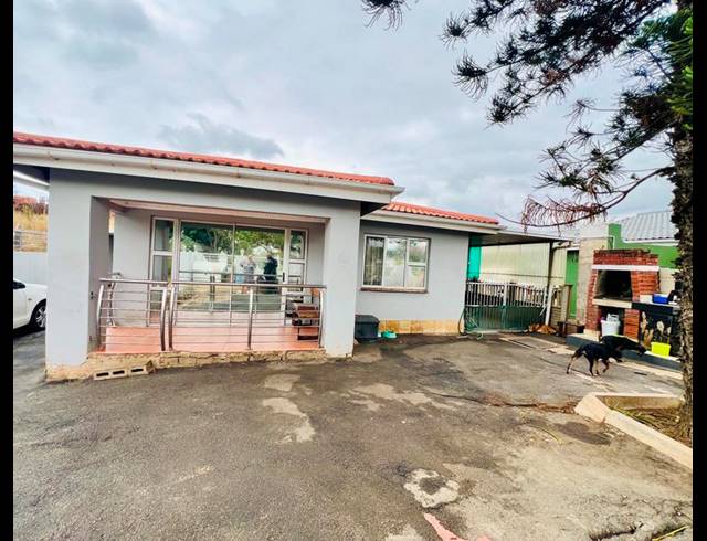 4 BEDROOM HOUSE FOR SALE IN NEWLANDS WEST